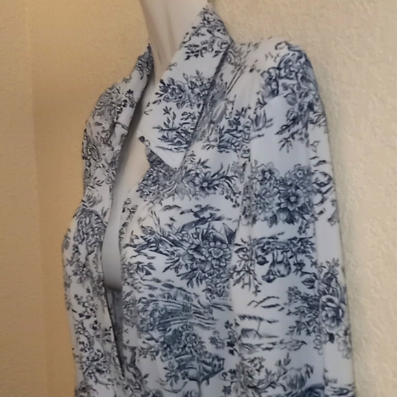 BCBGMaxazria Floral Printed Long Sleeved Jersey Top - Picture 3 of 12